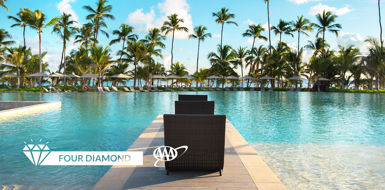  Ikonisches Bild des Swimmingpools mit Meerblick des Lopesan Costa Bávaro Hotels, Resort & Spa in Punta Cana, Dominikanische Republik 